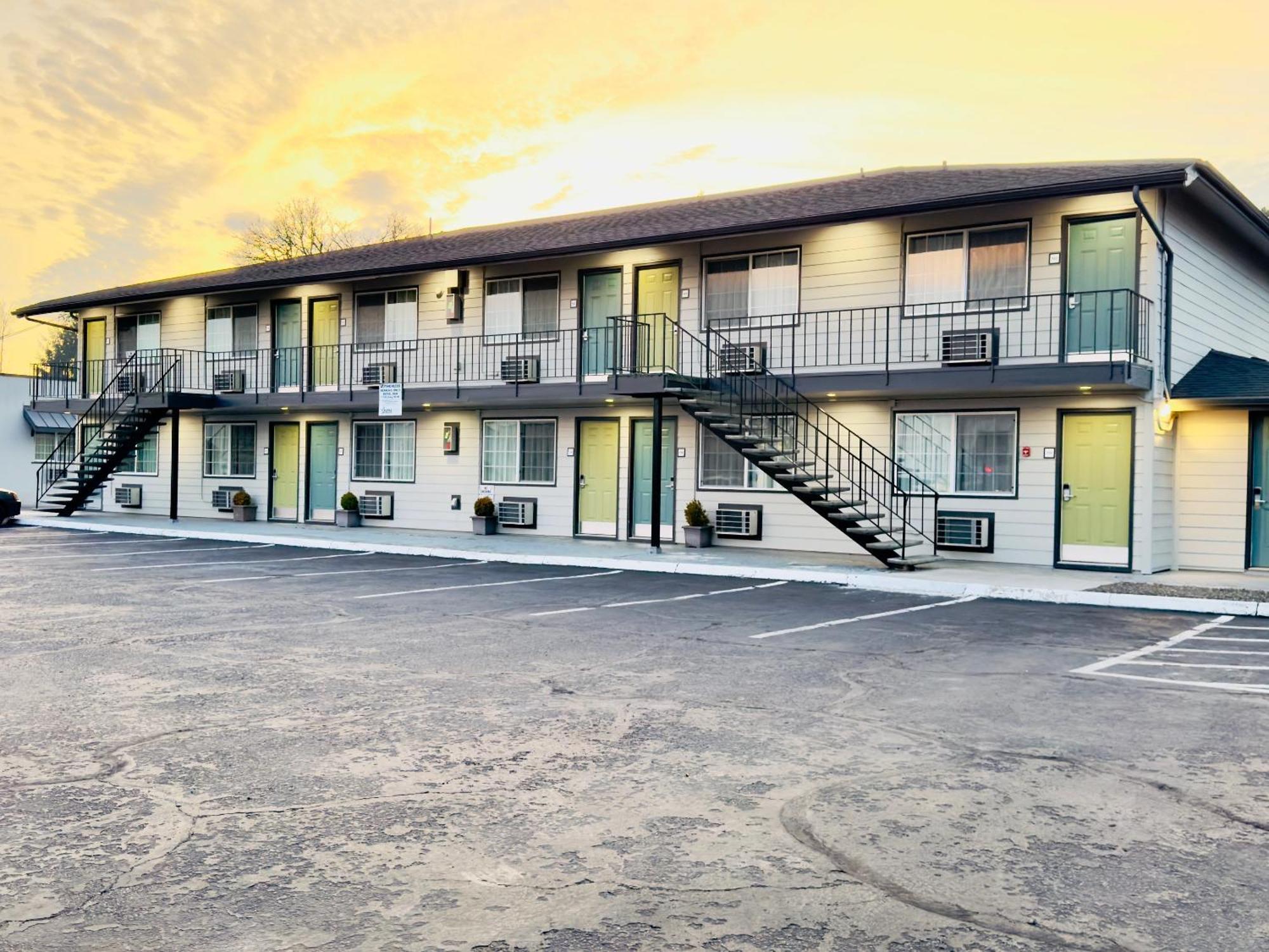 Royal Inn Eugene- Airport Exterior photo